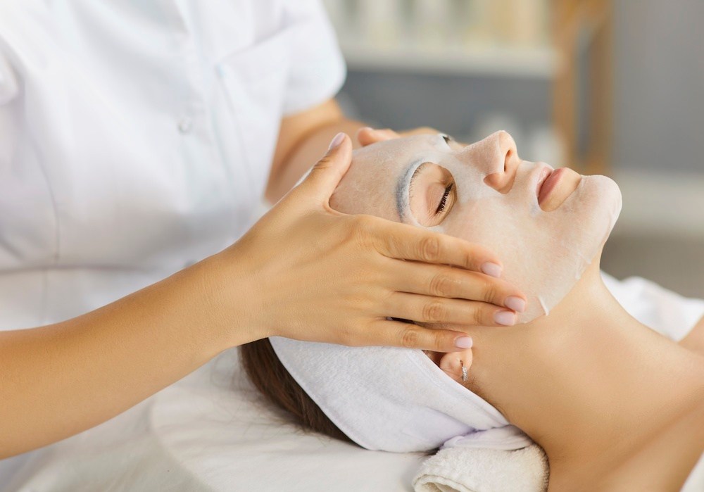 Hydrating facial treatment